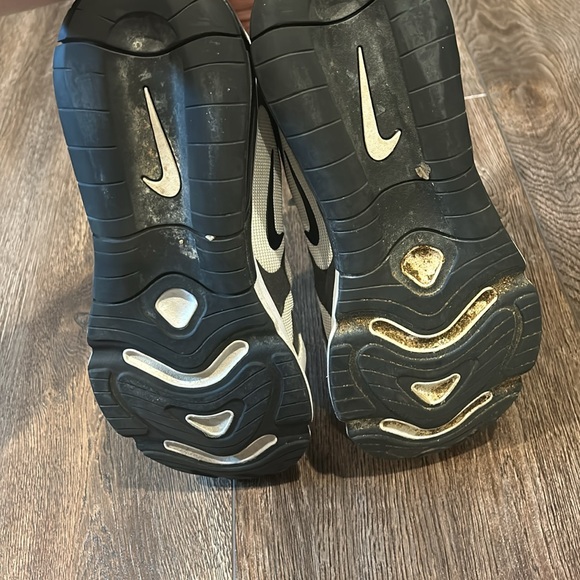 Women’s Nike running shoe - Picture 3 of 6